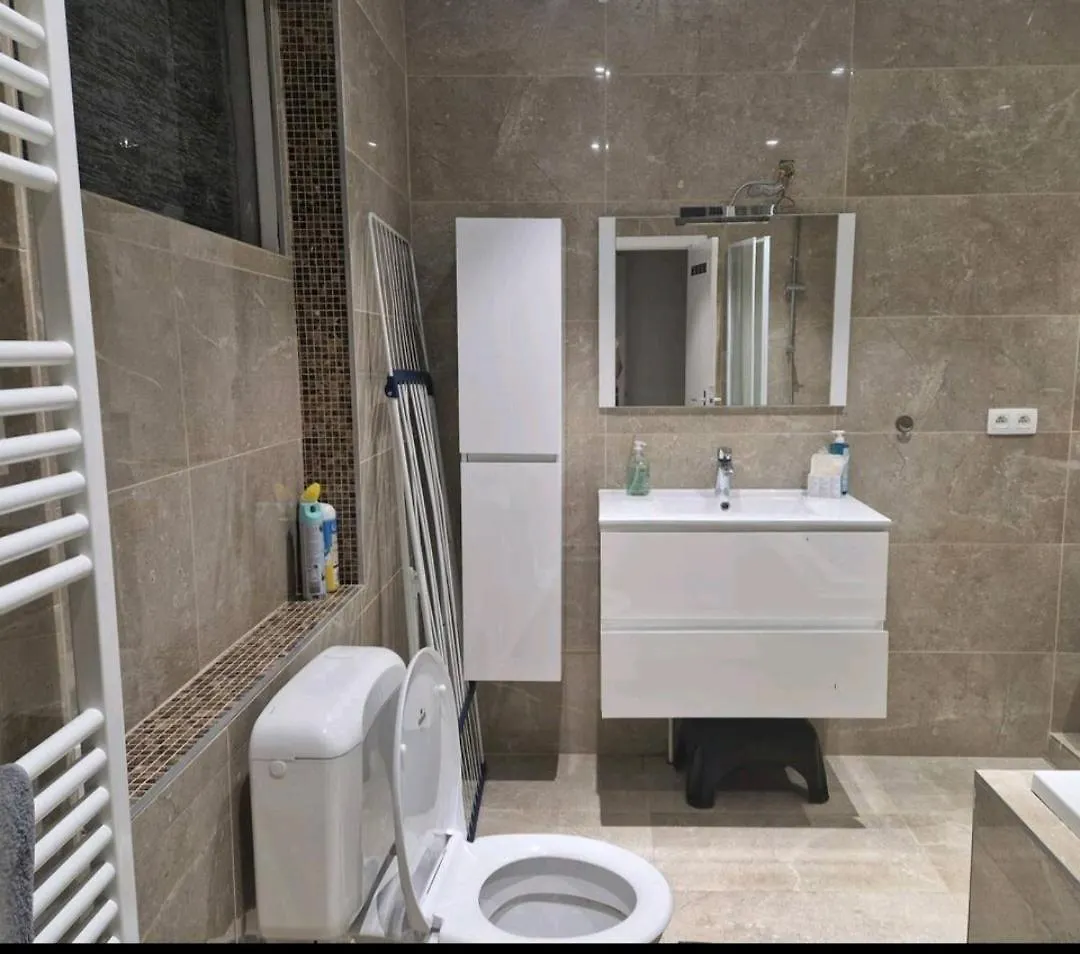 Bright And Cozy Room Close To Airport Moyen Kampenhout